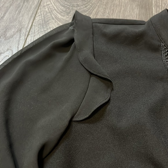Small Like New Show stopper Black Kenzie Blouse - Picture 3 of 11
